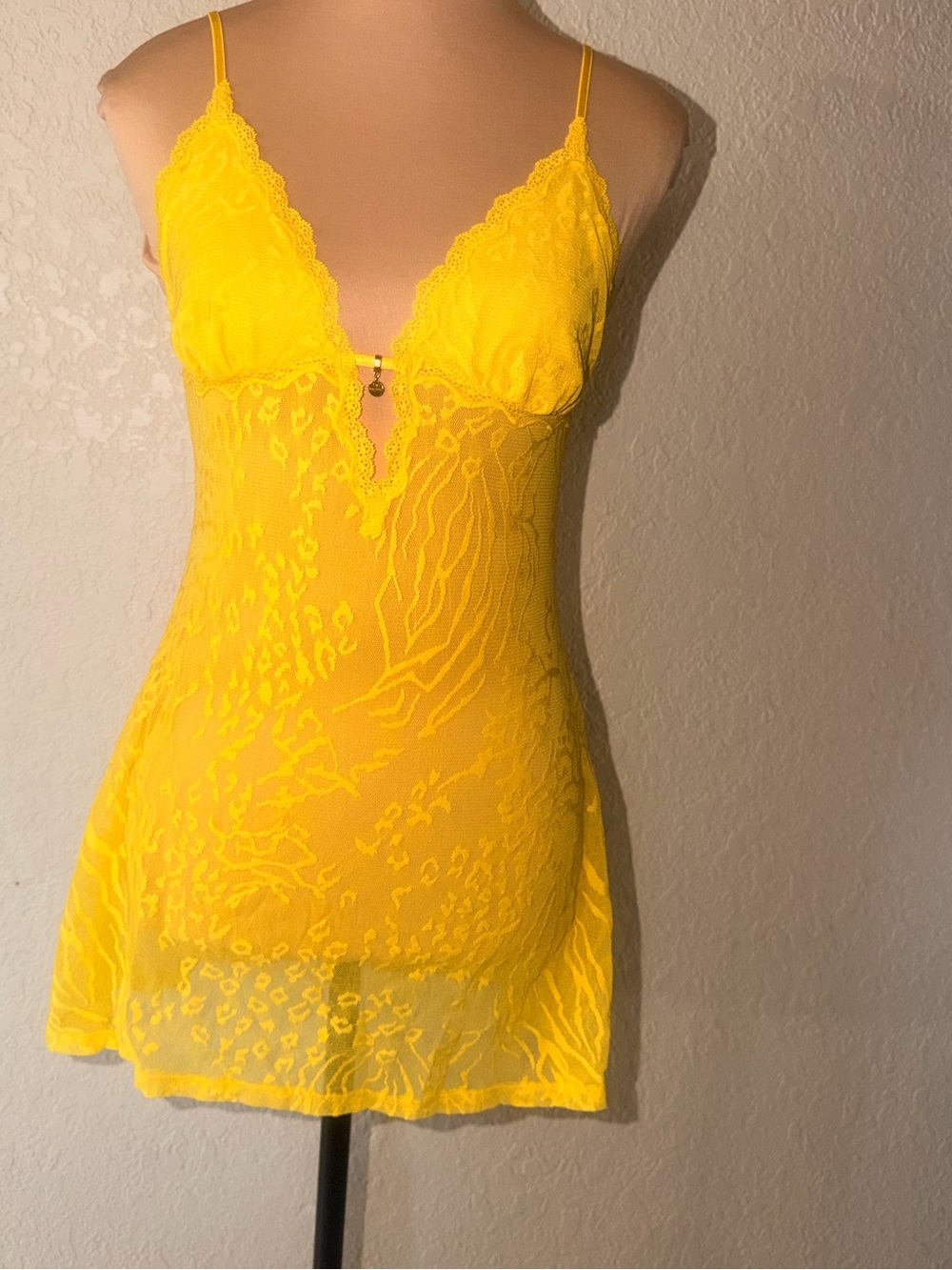Vtg Victoria’s Secret Yellow Lace Slip Babydoll